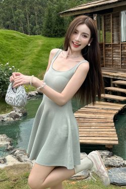 Lightweight Knitted Sleeveless Camisole Dress - Elegant Summer Solid Color, Waist-Cinching, Stretchy Slim-Fit A-Line Design