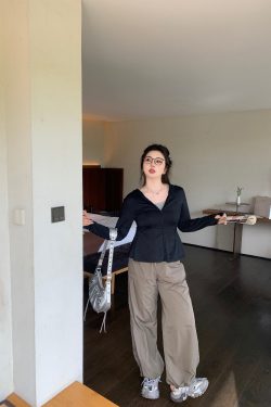 Lightweight Korean Style Cardigan for Yoga - UPF50+ Sun Protection, Anti-Ultraviolet, Slightly Chubby Small Waist, Comic Print Design