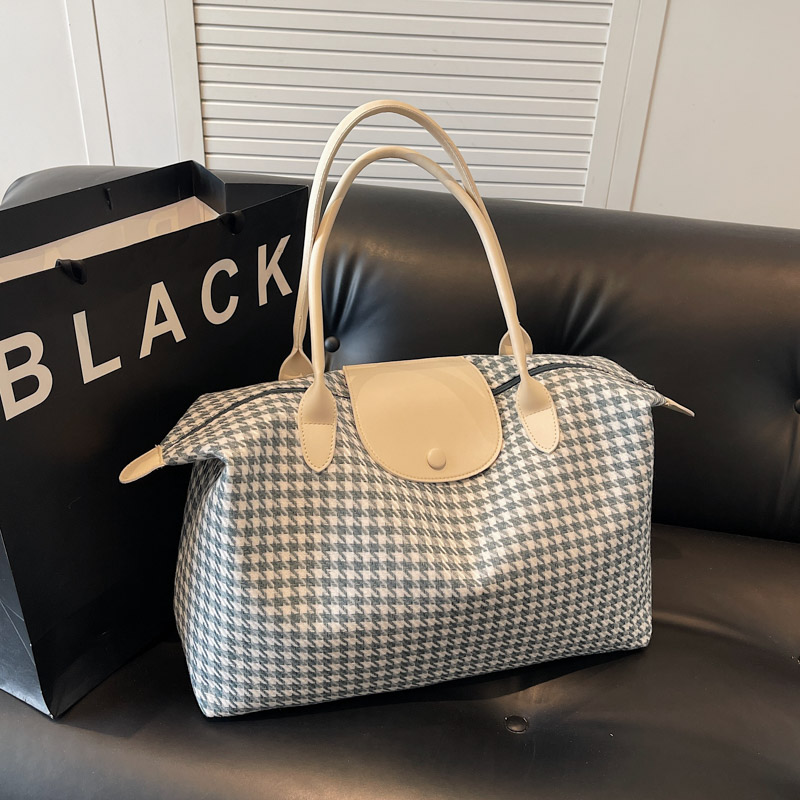 Lightweight Large-Capacity Travel Bag - Versatile Commuting Shoulder Bag for Business Trips, Gym, and Maternity Storage Lightweight Large-Capacity Travel Bag - Versatile Commuting Shoulder Bag for Business Trips, Gym, and Maternity Storage