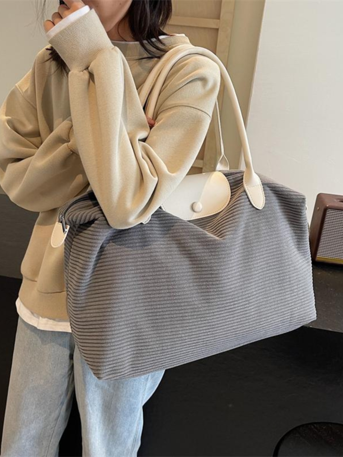 Lightweight Large-Capacity Travel Bag - Versatile Gym, Commuter, and Maternity Shoulder Bag for Short-Distance Business Trips Lightweight Large-Capacity Travel Bag - Versatile Gym, Commuter, and Maternity Shoulder Bag for Short-Distance Business Trips