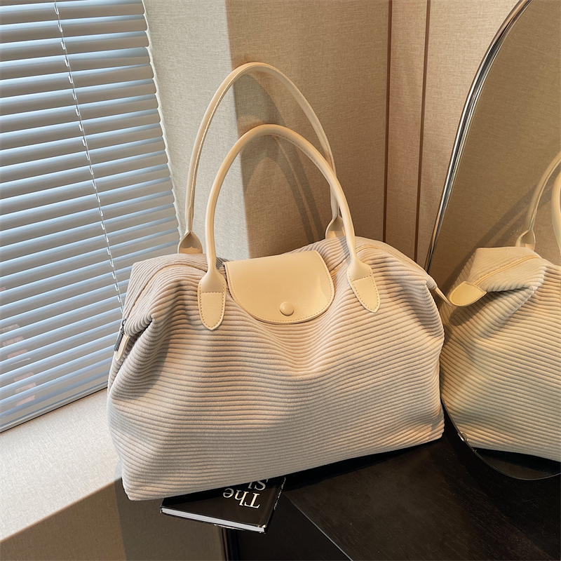 Lightweight Large-Capacity Travel Bag - Versatile Gym, Commuter, and Maternity Shoulder Bag for Short-Distance Business Trips Lightweight Large-Capacity Travel Bag - Versatile Gym, Commuter, and Maternity Shoulder Bag for Short-Distance Business Trips