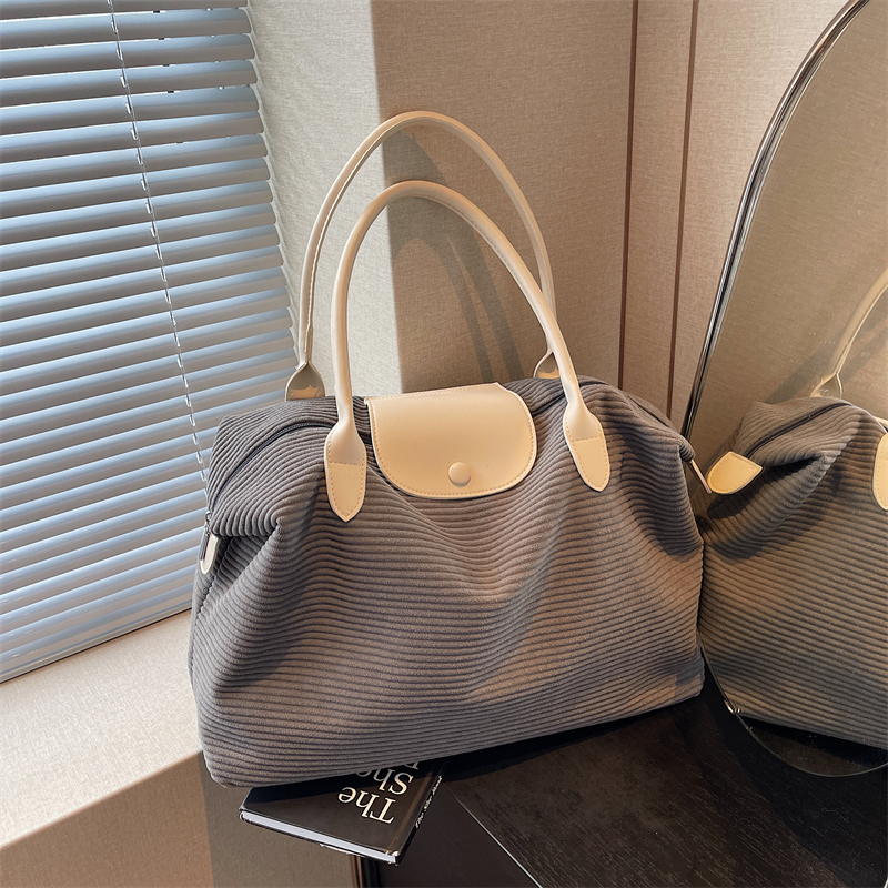 Lightweight Large-Capacity Travel Bag - Versatile Gym, Commuter, and Maternity Shoulder Bag for Short-Distance Business Trips Lightweight Large-Capacity Travel Bag - Versatile Gym, Commuter, and Maternity Shoulder Bag for Short-Distance Business Trips