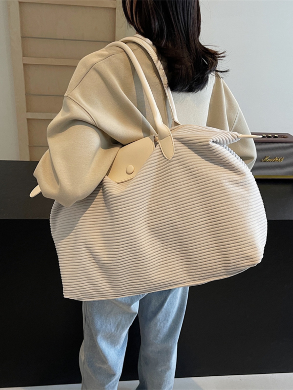 Lightweight Large-Capacity Travel Bag - Versatile Gym, Commuter, and Maternity Shoulder Bag for Short-Distance Business Trips Lightweight Large-Capacity Travel Bag - Versatile Gym, Commuter, and Maternity Shoulder Bag for Short-Distance Business Trips