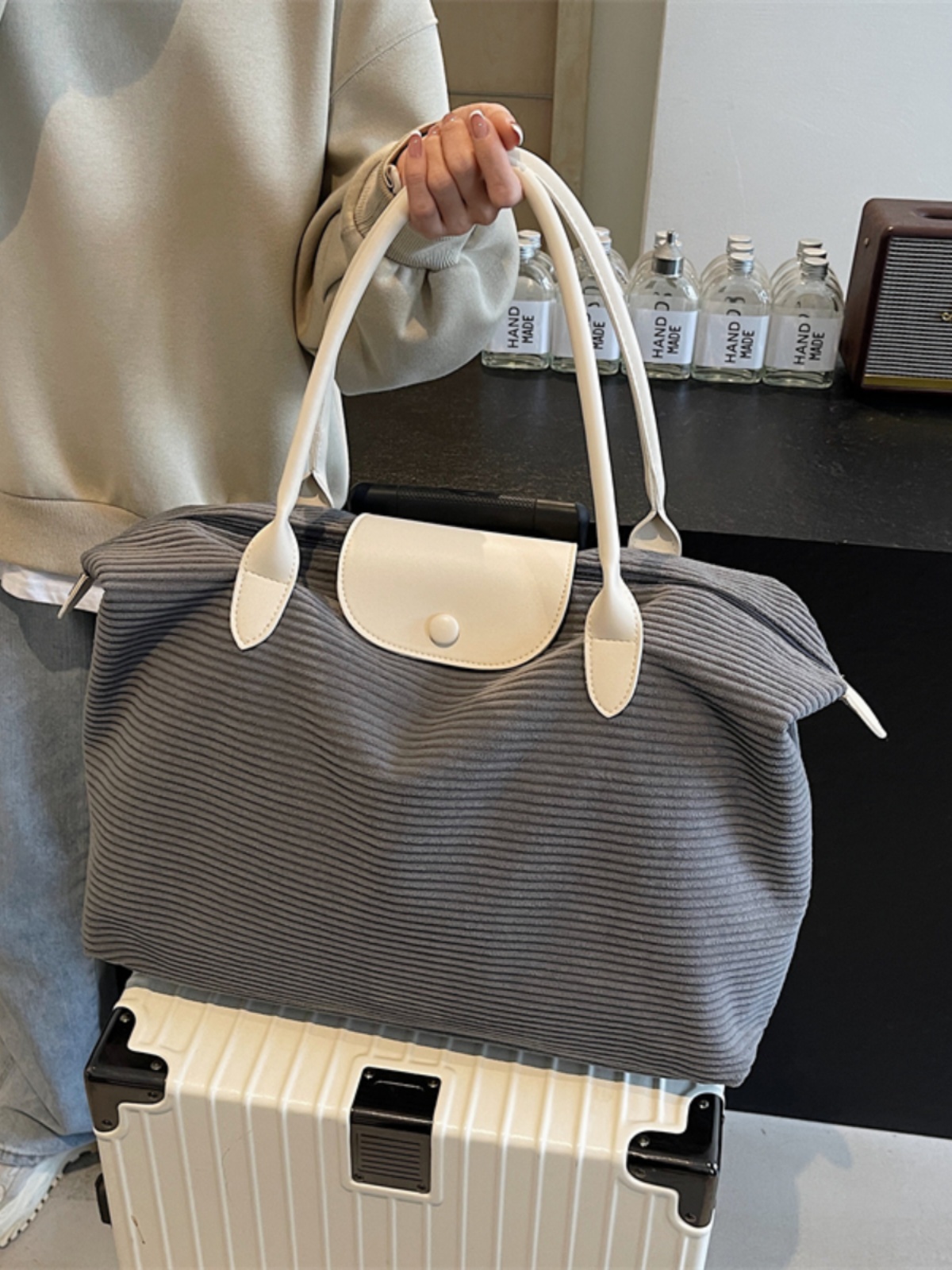 Lightweight Large-Capacity Travel Bag - Versatile Gym, Commuter, and Maternity Shoulder Bag for Short-Distance Business Trips Lightweight Large-Capacity Travel Bag - Versatile Gym, Commuter, and Maternity Shoulder Bag for Short-Distance Business Trips