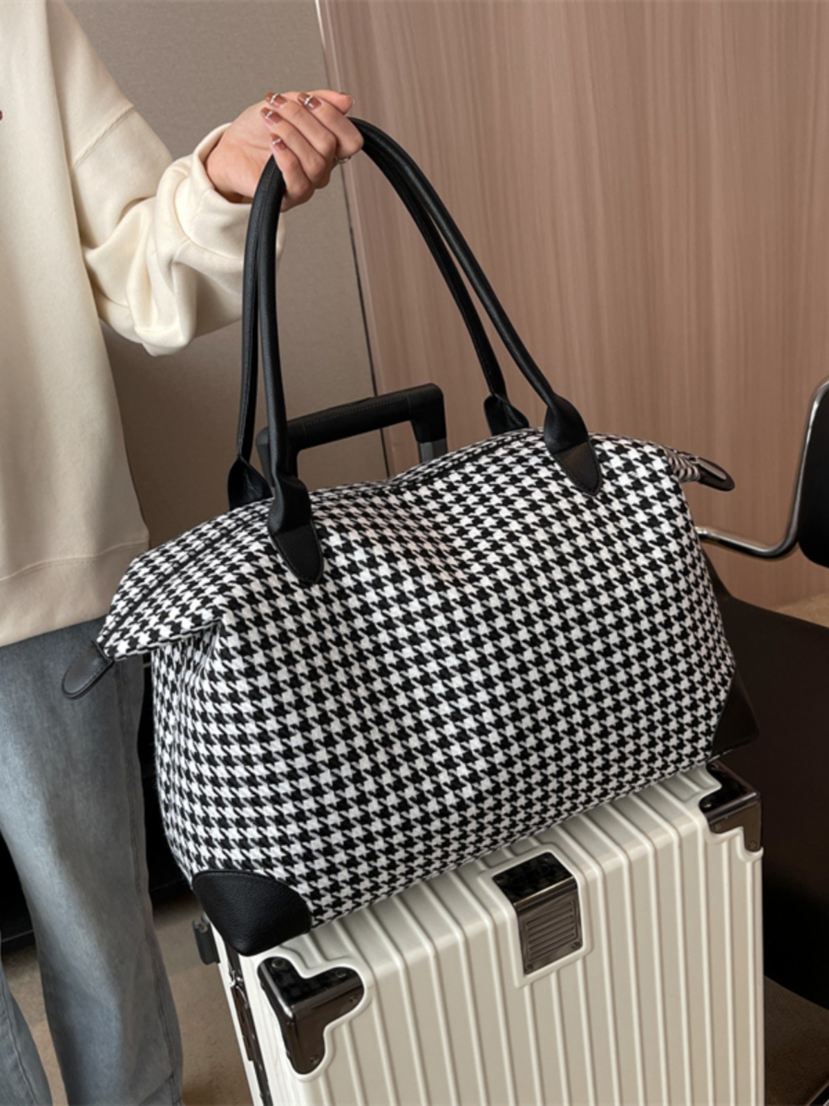 Lightweight Large-Capacity Travel Bag for Commuting, Gym, and Maternity - Versatile Short-Distance Business Trip Tote Lightweight Large-Capacity Travel Bag for Commuting, Gym, and Maternity - Versatile Short-Distance Business Trip Tote