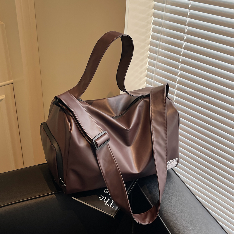 Lightweight Large-Capacity Travel Bag for Women - Versatile Crossbody Sports Bag for Fitness and Short-Distance Travel Lightweight Large-Capacity Travel Bag for Women - Versatile Crossbody Sports Bag for Fitness and Short-Distance Travel