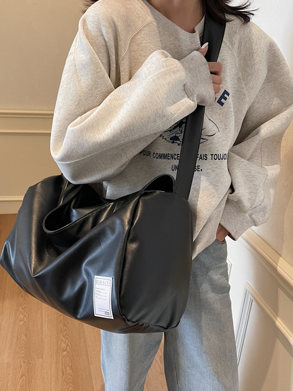 Lightweight Large-Capacity Travel Bag for Women - Versatile Crossbody Sports Bag for Fitness and Short-Distance Travel Lightweight Large-Capacity Travel Bag for Women - Versatile Crossbody Sports Bag for Fitness and Short-Distance Travel