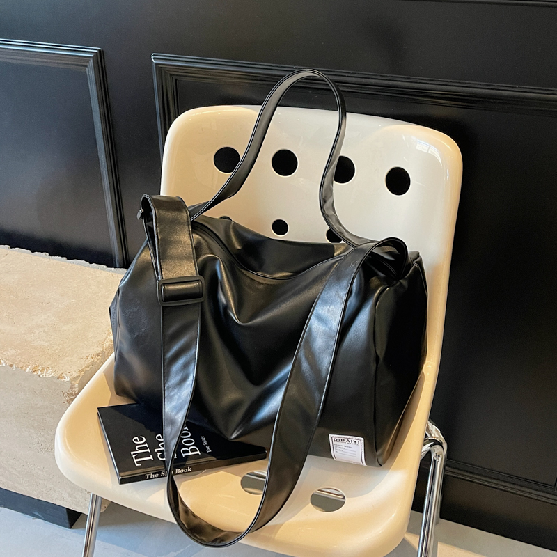 Lightweight Large-Capacity Travel Bag for Women - Versatile Crossbody Sports Bag for Fitness and Short-Distance Travel Lightweight Large-Capacity Travel Bag for Women - Versatile Crossbody Sports Bag for Fitness and Short-Distance Travel