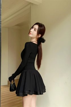 Lightweight Low Neckline Long Sleeve Puff Skirt Little Black Dress, Waist-Cinching Hepburn Style for Birthday Parties