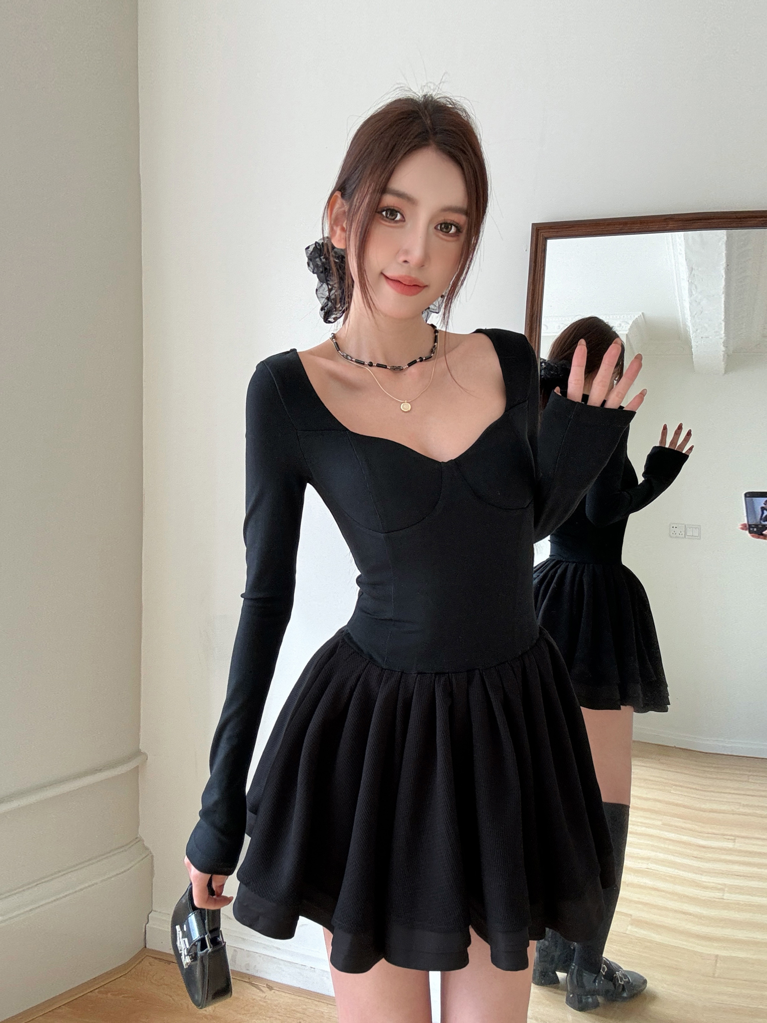 Lightweight Low Neckline Long Sleeve Puff Skirt Little Black Dress, Waist-Cinching Hepburn Style for Birthday Parties Lightweight Low Neckline Long Sleeve Puff Skirt Little Black Dress, Waist-Cinching Hepburn Style for Birthday Parties