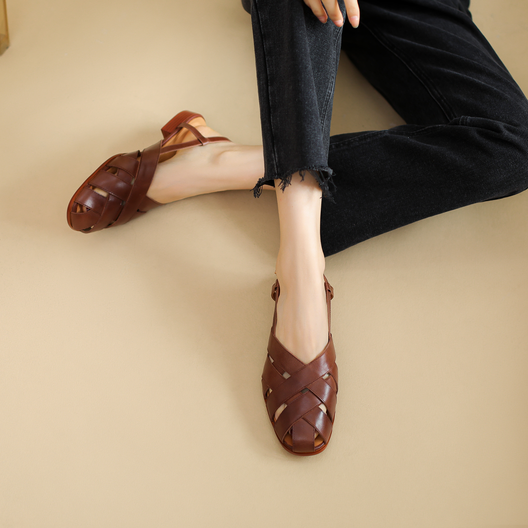 Lightweight Luxury Sandals for Women, 2 cm Heel, Italian-Style, Fashionable Versatile Outdoor Trend 2024 Lightweight Luxury Sandals for Women, 2 cm Heel, Italian-Style, Fashionable Versatile Outdoor Trend 2024