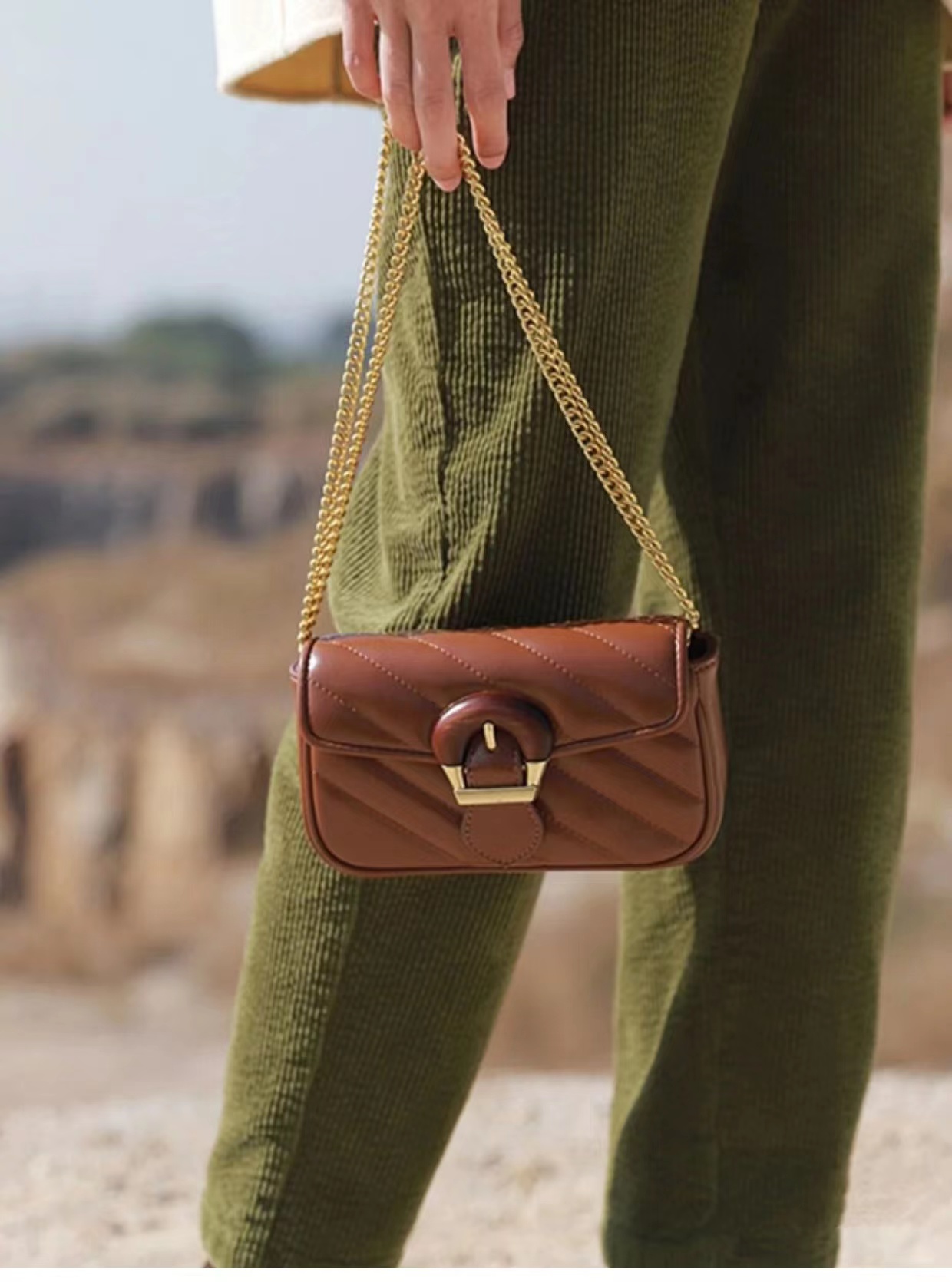 Lightweight Luxury Summer Women's Mini Crossbody Bag - Embroidered Chanel-Style Chain Bag, Versatile Fashion Accessory 2023 Lightweight Luxury Summer Women's Mini Crossbody Bag - Embroidered Chanel-Style Chain Bag, Versatile Fashion Accessory 2023