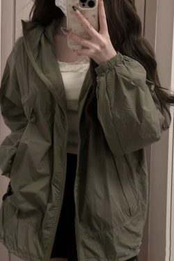 Lightweight Retro Outdoor Sun Protection Jacket for Women - Breathable UV Protection Windbreaker Coat in Loose Fit, Summer Style