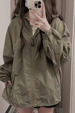 Lightweight Retro Outdoor Sun Protection Jacket for Women - Breathable UV Protection Windbreaker Coat in Loose Fit, Summer Style