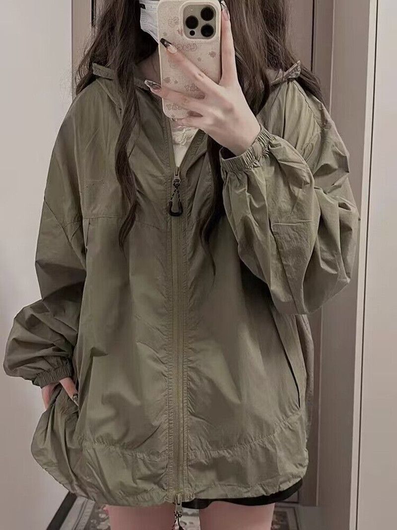 Lightweight Retro Outdoor Sun Protection Jacket for Women - Breathable UV Protection Windbreaker Coat in Loose Fit, Summer Style Lightweight Retro Outdoor Sun Protection Jacket for Women - Breathable UV Protection Windbreaker Coat in Loose Fit, Summer Style