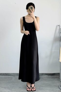 Lightweight Slant-Cut Vest Dress for Women - Slimming Satin Sleeveless Layer, Wrinkle-Resistant, Perfect for Spring and Summer.