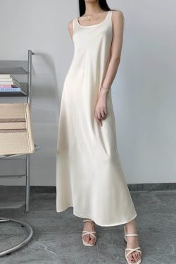 Lightweight Slant-Cut Vest Dress for Women - Slimming Satin Sleeveless Layer, Wrinkle-Resistant, Perfect for Spring and Summer.