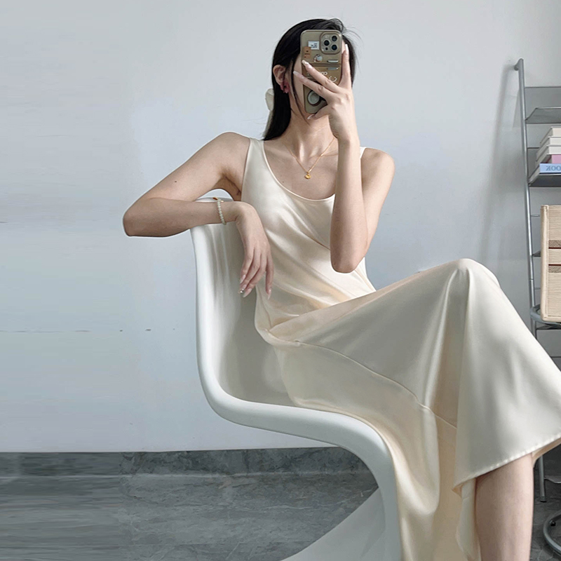 Lightweight Slant-Cut Vest Dress for Women - Slimming Satin Sleeveless Layer, Wrinkle-Resistant, Perfect for Spring and Summer. Lightweight Slant-Cut Vest Dress for Women - Slimming Satin Sleeveless Layer, Wrinkle-Resistant, Perfect for Spring and Summer.