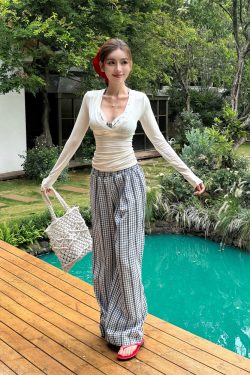 Lightweight Summer Sun-Protective White T-Shirt with Checkered Wide-Leg Pants Vacation Outfit for Women