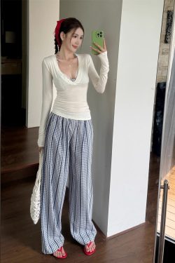 Lightweight Summer Sun-Protective White T-Shirt with Checkered Wide-Leg Pants Vacation Outfit for Women