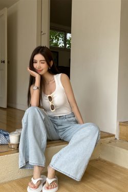 Lightweight U-Shaped Wide Shoulder Strap Vest with Chest Pads - Versatile Casual Women's Fashion for Spring and Summer