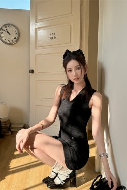 Lightweight V-Neck Bodycon Dress with Textured Knit Waist-Cinching, Slim Fit, Elegant Black Short Skirt for Spring and Summer Fashion