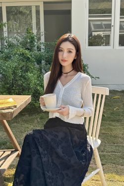 Lightweight V-Neck Knit Cardigan, Ribbed Ice Silk Short Outerwear, Sun Protection Cover-Up Top for Spring and Summer Fashion