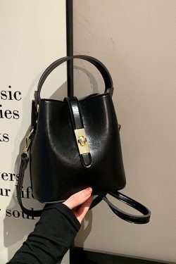 Lightweight Versatile Shoulder Bag for Women - Spring 2025 Commuting Handbag, Travel Crossbody Bag in Chic Design