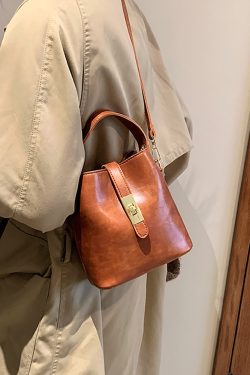 Lightweight Versatile Shoulder Bag for Women - Spring 2025 Commuting Handbag, Travel Crossbody Bag in Chic Design