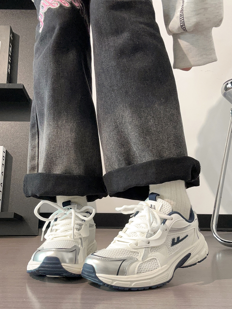 Lightweight White Mesh Sports Shoes for Women, Breathable Soft-Soled Summer Sneakers, American-Style Dad Shoes 2025 Lightweight White Mesh Sports Shoes for Women, Breathable Soft-Soled Summer Sneakers, American-Style Dad Shoes 2025