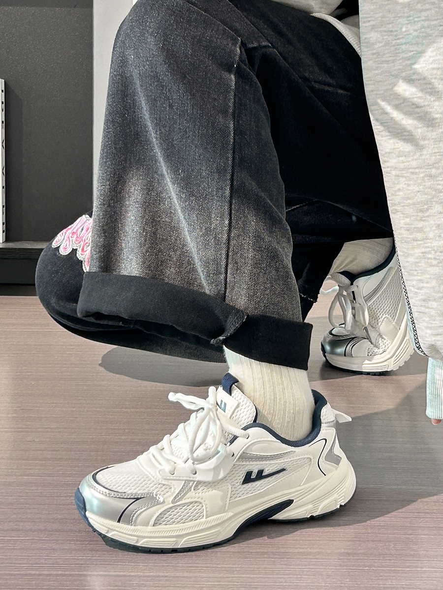 Lightweight White Mesh Sports Shoes for Women, Breathable Soft-Soled Summer Sneakers, American-Style Dad Shoes 2025 Lightweight White Mesh Sports Shoes for Women, Breathable Soft-Soled Summer Sneakers, American-Style Dad Shoes 2025