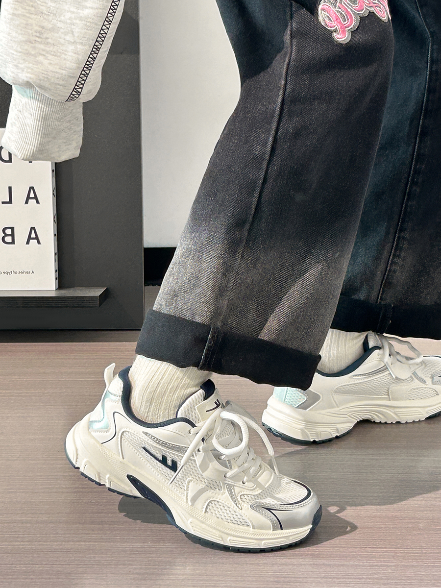 Lightweight White Mesh Sports Shoes for Women, Breathable Soft-Soled Summer Sneakers, American-Style Dad Shoes 2025 Lightweight White Mesh Sports Shoes for Women, Breathable Soft-Soled Summer Sneakers, American-Style Dad Shoes 2025