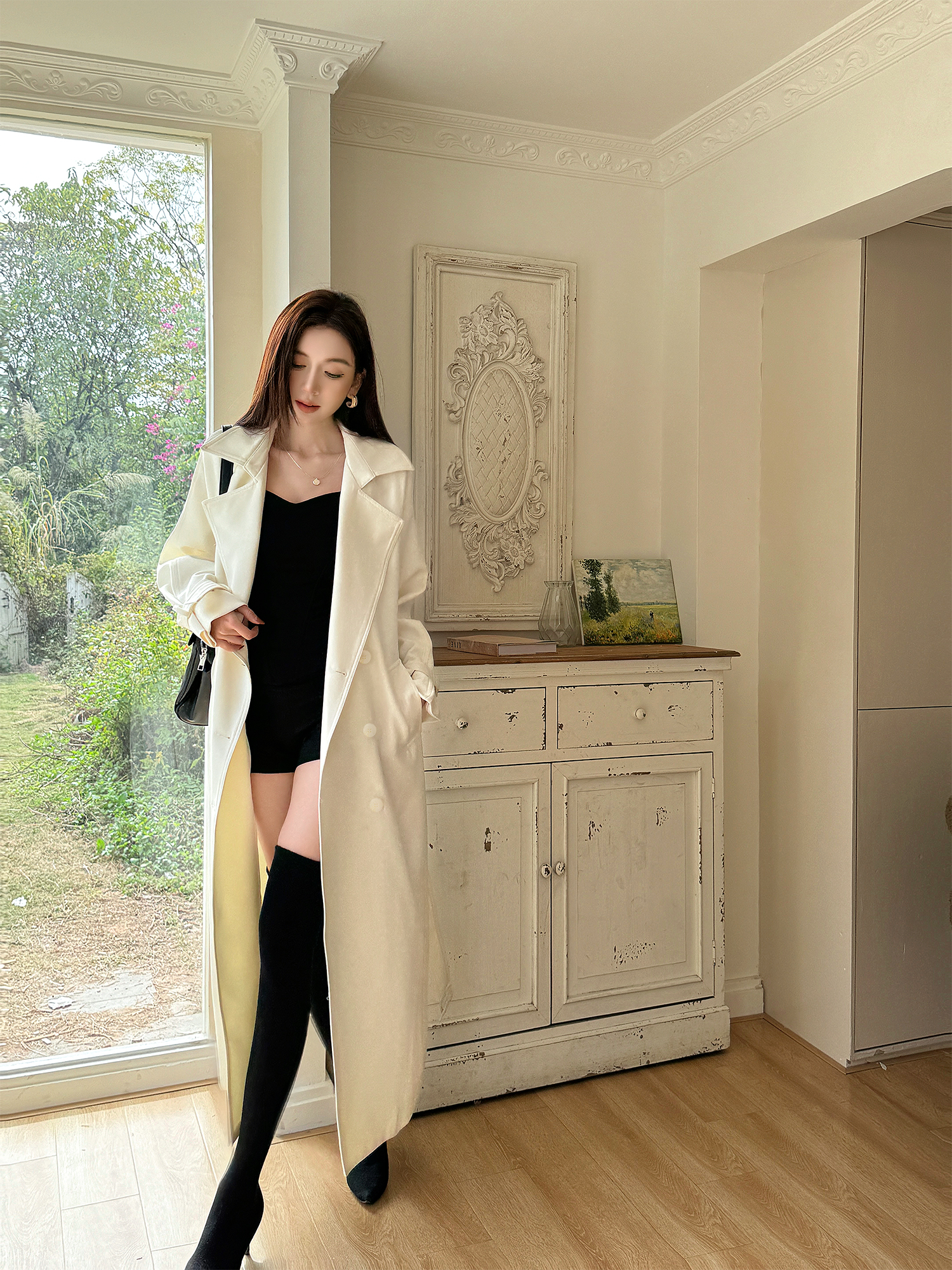 Lightweight White Mid-Length Trench Coat 2025, Casual Drape, Belted Double-Breasted Design, Chic Everyday Outerwear Lightweight White Mid-Length Trench Coat 2025, Casual Drape, Belted Double-Breasted Design, Chic Everyday Outerwear