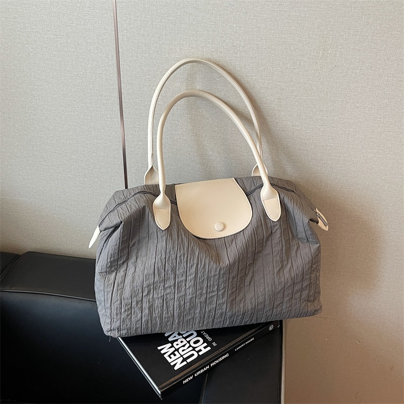 Lightweight Women's Large Capacity Commuter Bag - Fashionable Shoulder Bag for Business Travel, Maternity, and Gym Lightweight Women's Large Capacity Commuter Bag - Fashionable Shoulder Bag for Business Travel, Maternity, and Gym