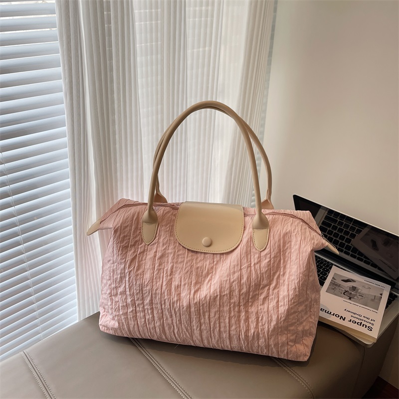 Lightweight Women's Large Capacity Commuter Bag - Fashionable Shoulder Bag for Business Travel, Maternity, and Gym Lightweight Women's Large Capacity Commuter Bag - Fashionable Shoulder Bag for Business Travel, Maternity, and Gym