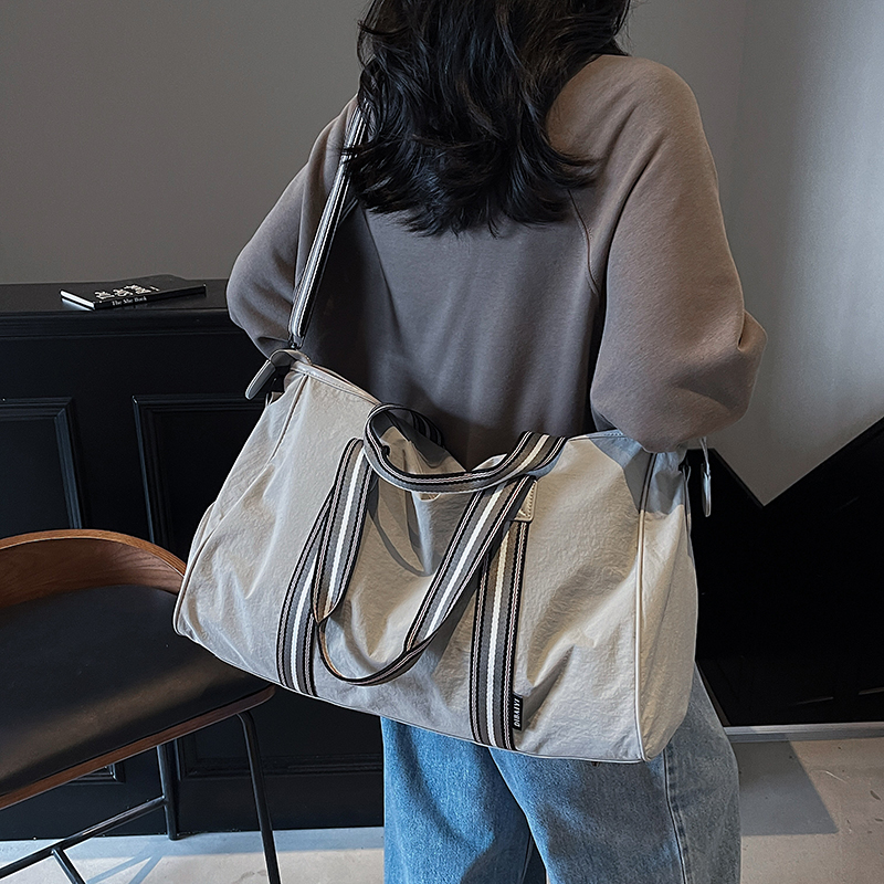 Lightweight Women's Travel Bag, Stylish Large Capacity Carry-On Luggage, Versatile Outdoor Storage Tote for Short Trips & Gym Lightweight Women's Travel Bag, Stylish Large Capacity Carry-On Luggage, Versatile Outdoor Storage Tote for Short Trips & Gym