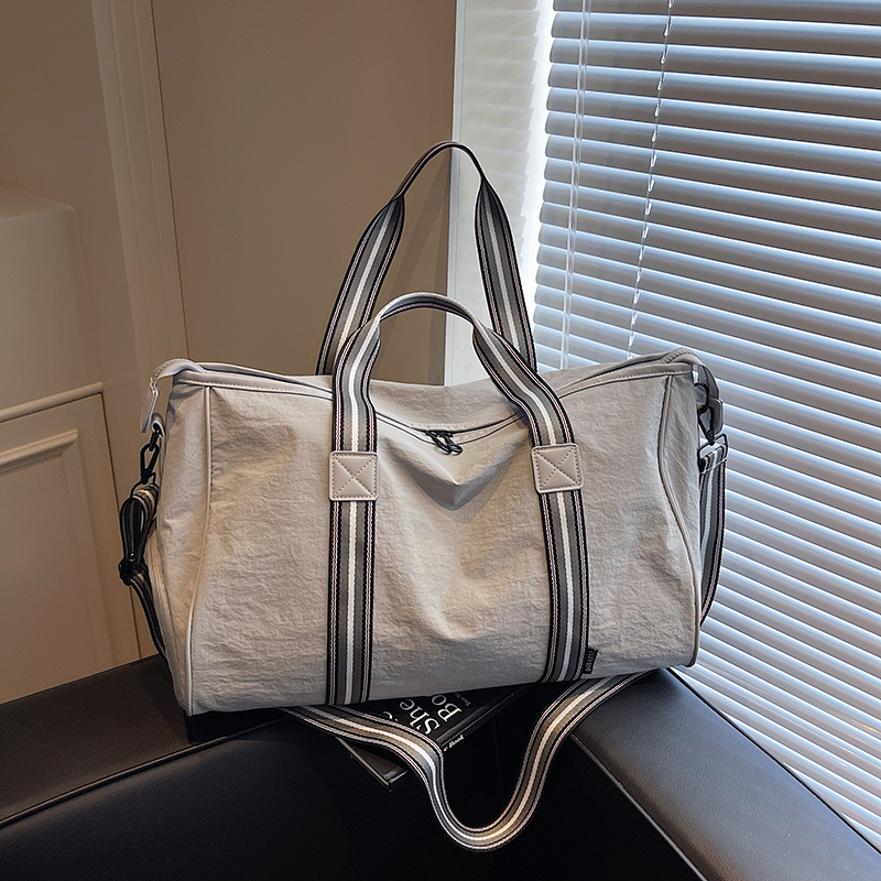 Lightweight Women's Travel Bag, Stylish Large Capacity Carry-On Luggage, Versatile Outdoor Storage Tote for Short Trips & Gym Lightweight Women's Travel Bag, Stylish Large Capacity Carry-On Luggage, Versatile Outdoor Storage Tote for Short Trips & Gym