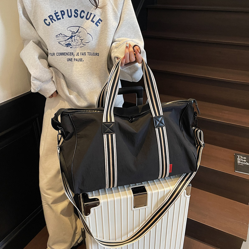 Lightweight Women's Travel Bag, Stylish Large Capacity Carry-On Luggage, Versatile Outdoor Storage Tote for Short Trips & Gym Lightweight Women's Travel Bag, Stylish Large Capacity Carry-On Luggage, Versatile Outdoor Storage Tote for Short Trips & Gym