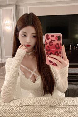 Luna Lona Ice Silk Knitted Women's Short Cardigan with Lace Trim - Lightweight, Elegant Layering for Spring and Summer