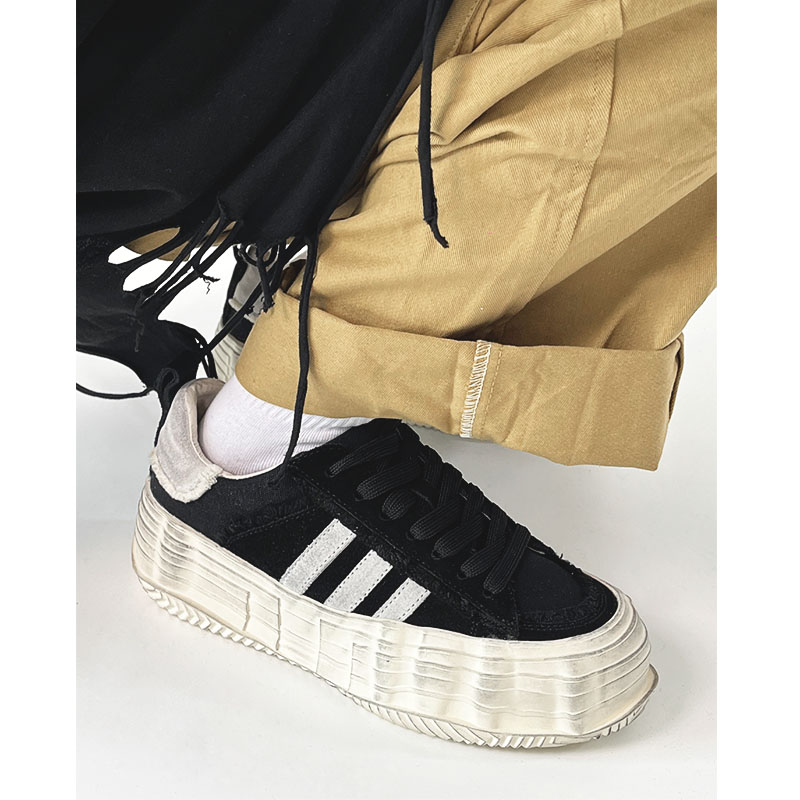 Men's and Women's Black Warrior Three-Stripe Canvas Board Shoes - Trendy Japanese-Style Couple Sneakers Men's and Women's Black Warrior Three-Stripe Canvas Board Shoes - Trendy Japanese-Style Couple Sneakers