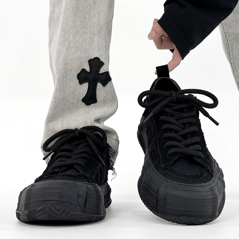 Men's and Women's Black Warrior Three-Stripe Canvas Board Shoes - Trendy Japanese-Style Couple Sneakers Men's and Women's Black Warrior Three-Stripe Canvas Board Shoes - Trendy Japanese-Style Couple Sneakers