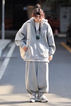 Men's Japanese-Style Fleece-Lined Hooded Sweatshirt, Loose Fit Solid Color Jacket for Autumn and Winter, Versatile City Style