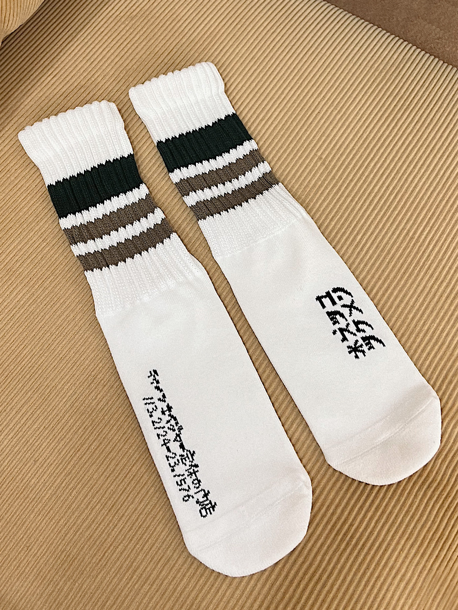 Men's Mid-Tube Socks, Japanese-Style Printed Couple Socks for Autumn & Winter, Women's American Sports Socks, Trendy Streetwear Fashion Men's Mid-Tube Socks, Japanese-Style Printed Couple Socks for Autumn & Winter, Women's American Sports Socks, Trendy Streetwear Fashion