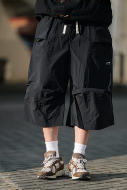 Men's Outdoor Functional Windbreaker Shorts, Quick-Drying Loose Seven-Point Pants with Large Pockets for Active Adventures