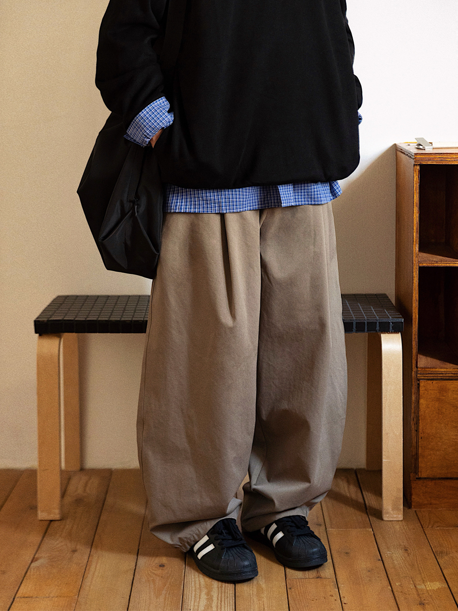 Men's Retro Minimalist Loose Military Green Wide-Leg Cargo Pants – Casual Trousers for 90s Inspired Style Men's Retro Minimalist Loose Military Green Wide-Leg Cargo Pants – Casual Trousers for 90s Inspired Style