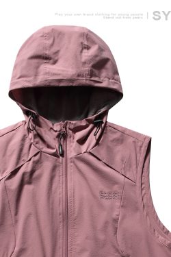 Men's Textured Hooded Outdoor Vest with Shoulder Pocket, Functional Zipper Jacket for Mountain Adventures, Perfect for Casual and Active Wear