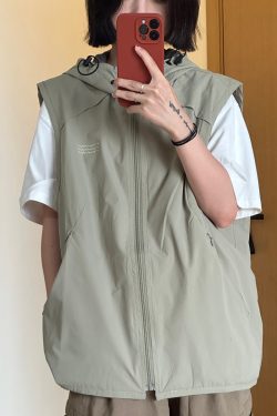 Men's Textured Hooded Outdoor Vest with Shoulder Pocket, Functional Zipper Jacket for Mountain Adventures, Perfect for Casual and Active Wear