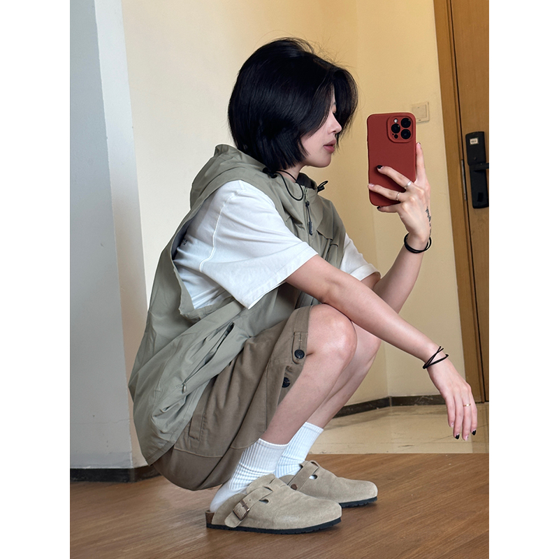 Men's Textured Hooded Outdoor Vest with Shoulder Pocket, Functional Zipper Jacket for Mountain Adventures, Perfect for Casual and Active Wear Men's Textured Hooded Outdoor Vest with Shoulder Pocket, Functional Zipper Jacket for Mountain Adventures, Perfect for Casual and Active Wear