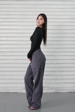 Micro透修身开扣坑条纹长袖上衣 - Fashionable Slim Fit Striped Long Sleeve Top for Chic 90s & Y2K Style