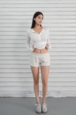 Micro透修身开扣坑条纹长袖上衣 - Fashionable Slim Fit Striped Long Sleeve Top for Chic 90s & Y2K Style